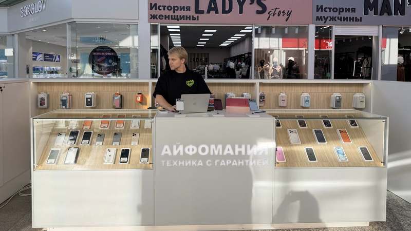 Магазин Айфомания в ТРЦ «Седьмое Небо» на улице Бетанкура, 1, первый этаж