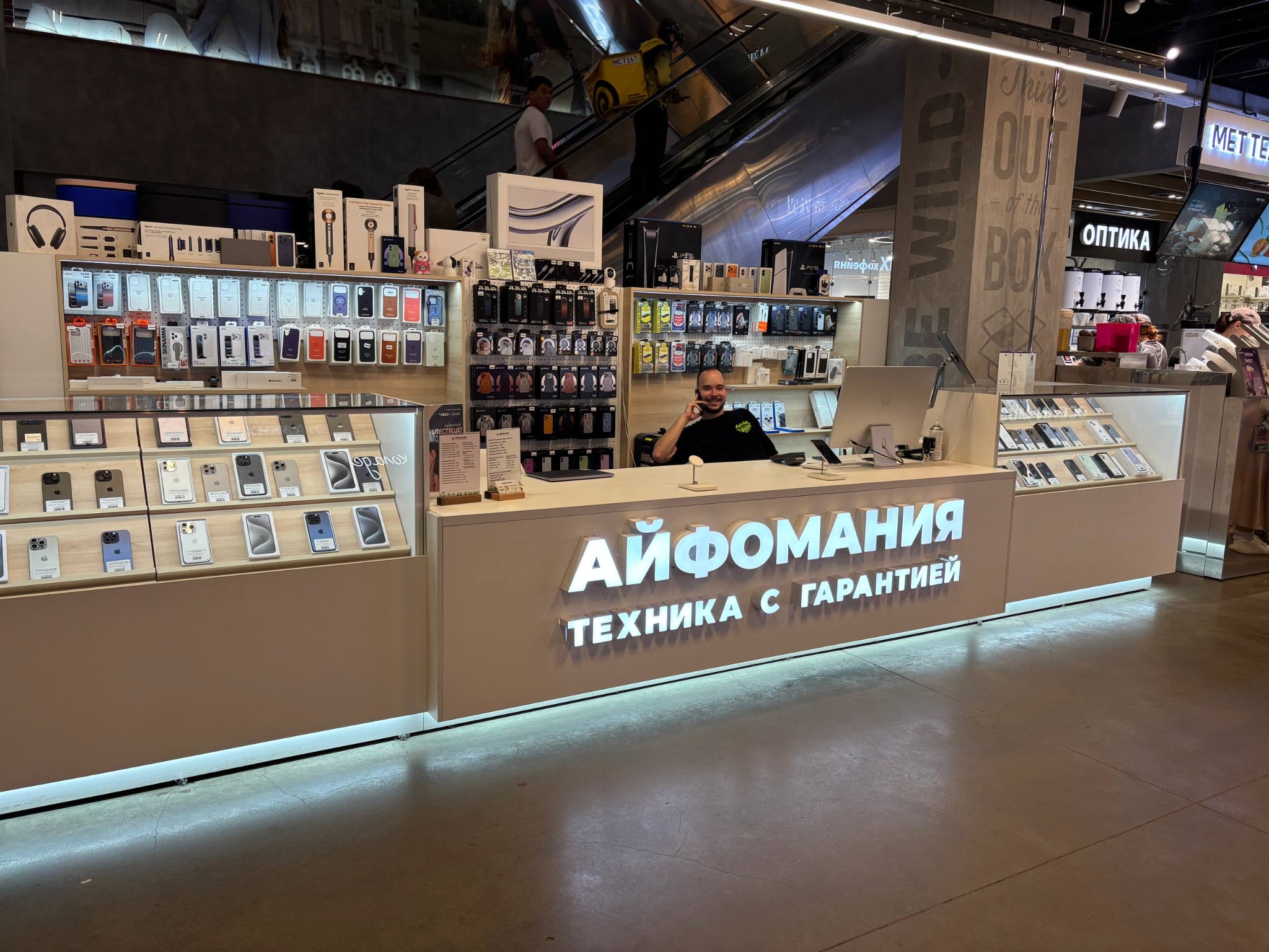 Магазин Айфомания в ТРК «Небо» на Большой Покровской, 82